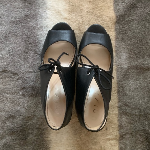 Front Tie Heels - Picture 5 of 9